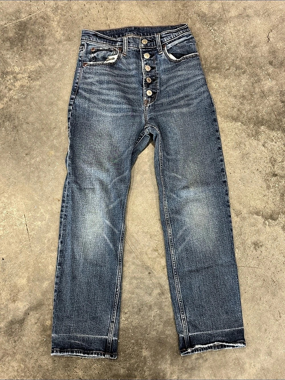 Abercrombie & Fitch High Rise 90s Relaxed Jean Straight Leg Jeans in Blue Waist